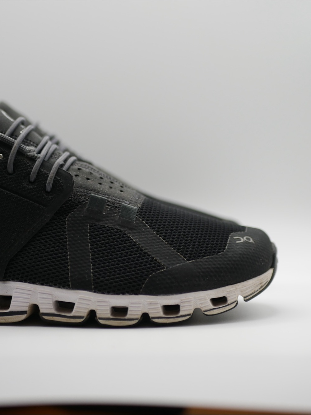 On cloud Running Black Athletic Running Shoes - Picture 3 of 12